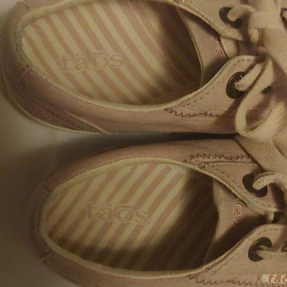 Taos footwear Star Beige sneaker Size 9.5 US - Picture 2 of 6